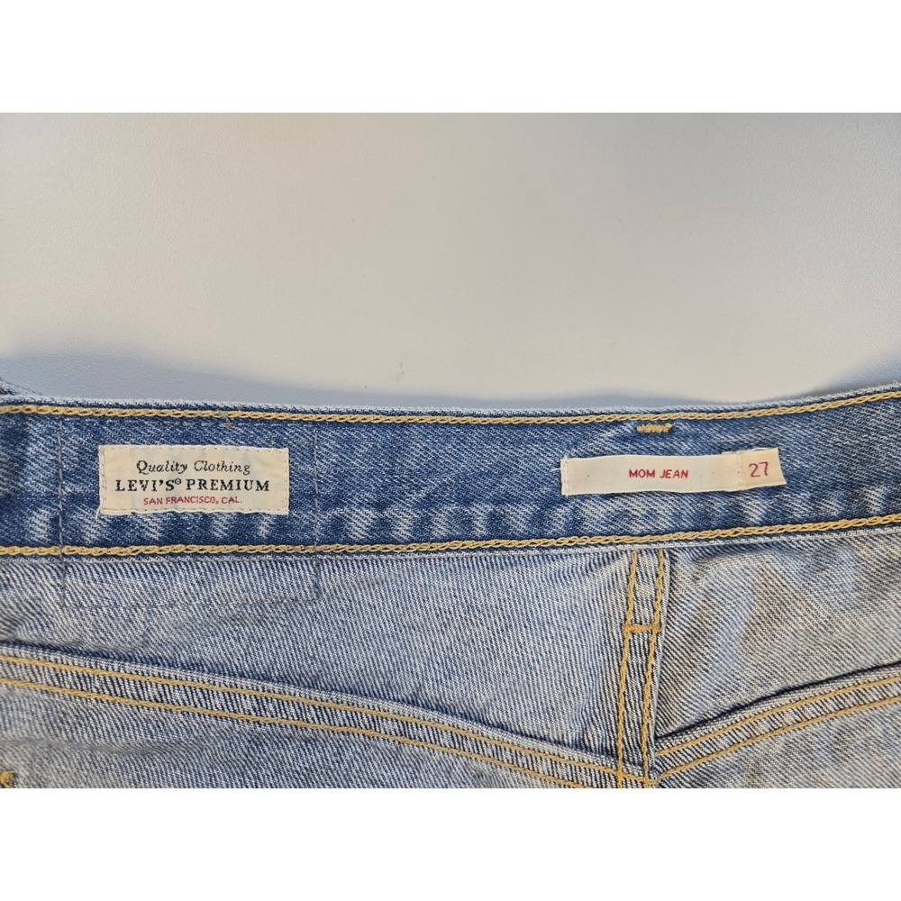 Levis Premium Mom Jeans 27 High Rise Tapered Light Wash Blue Denim Big E - Picture 3 of 11